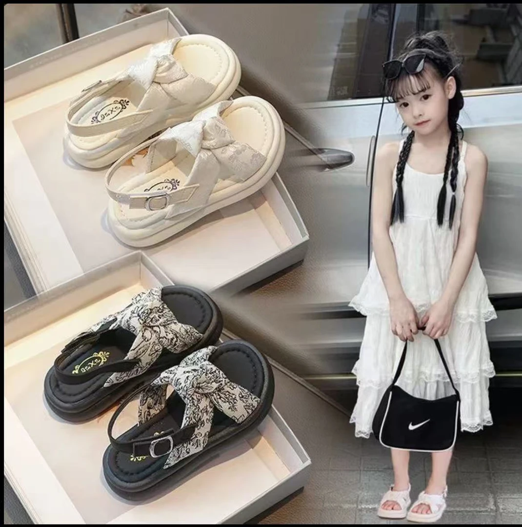 女童凉鞋夏季新款儿童软底防滑宝宝凉拖女孩洋气公主沙滩鞋潮演出