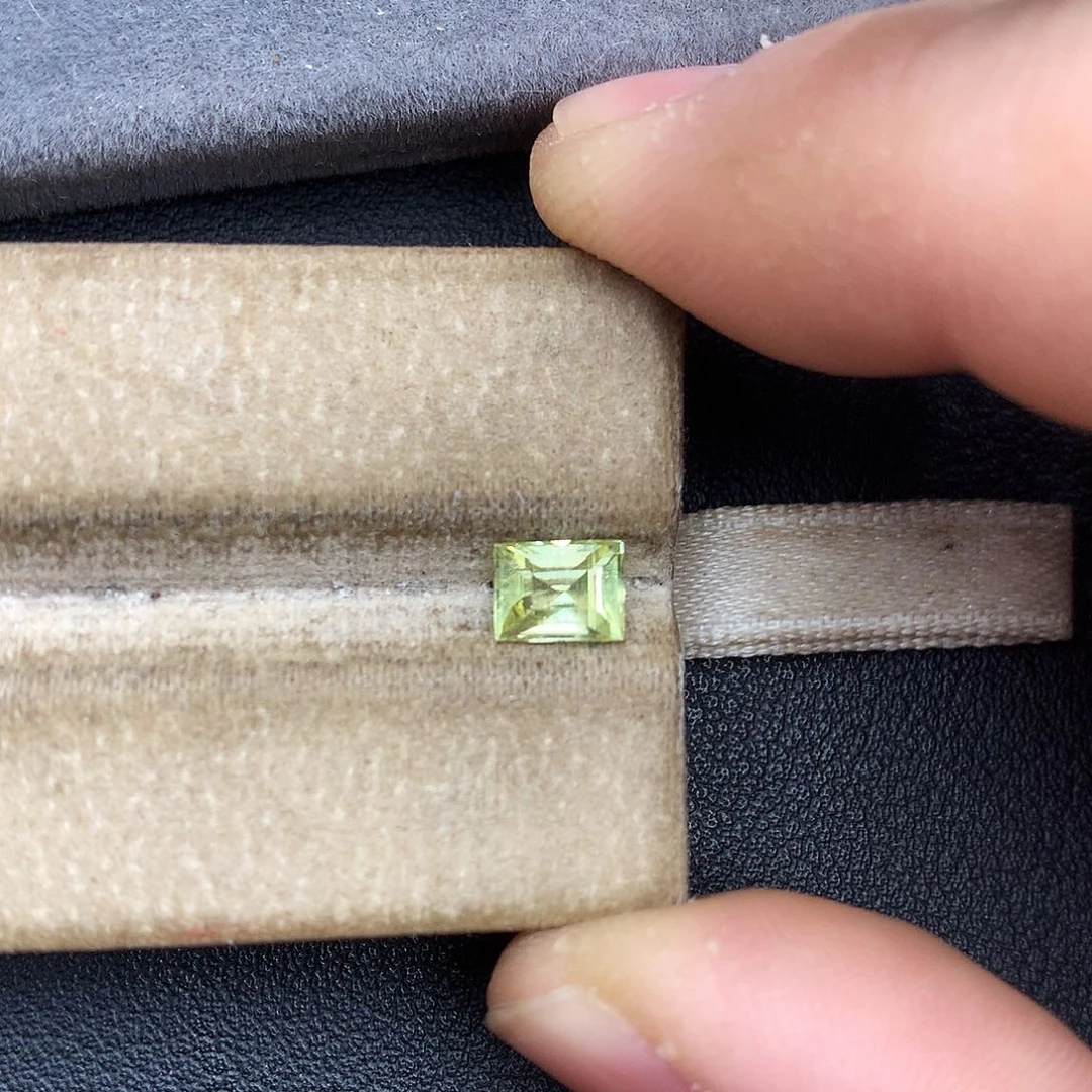 裸石金绿宝石0.97ct全净