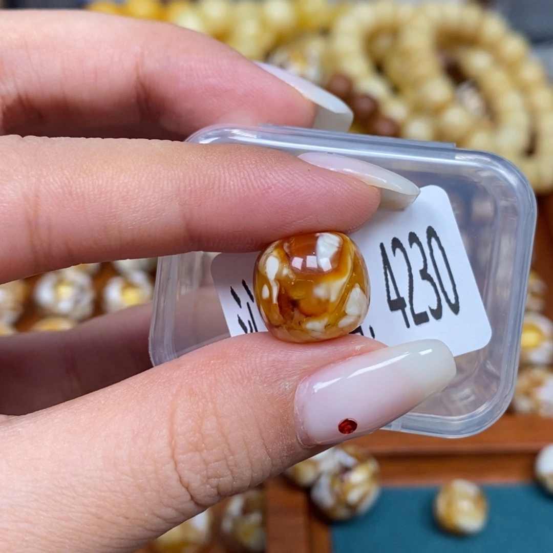 蜜蜡未镶嵌珠宝奇石4230