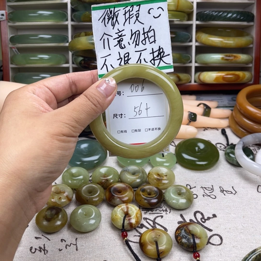 蛇纹石玉手镯未镶嵌