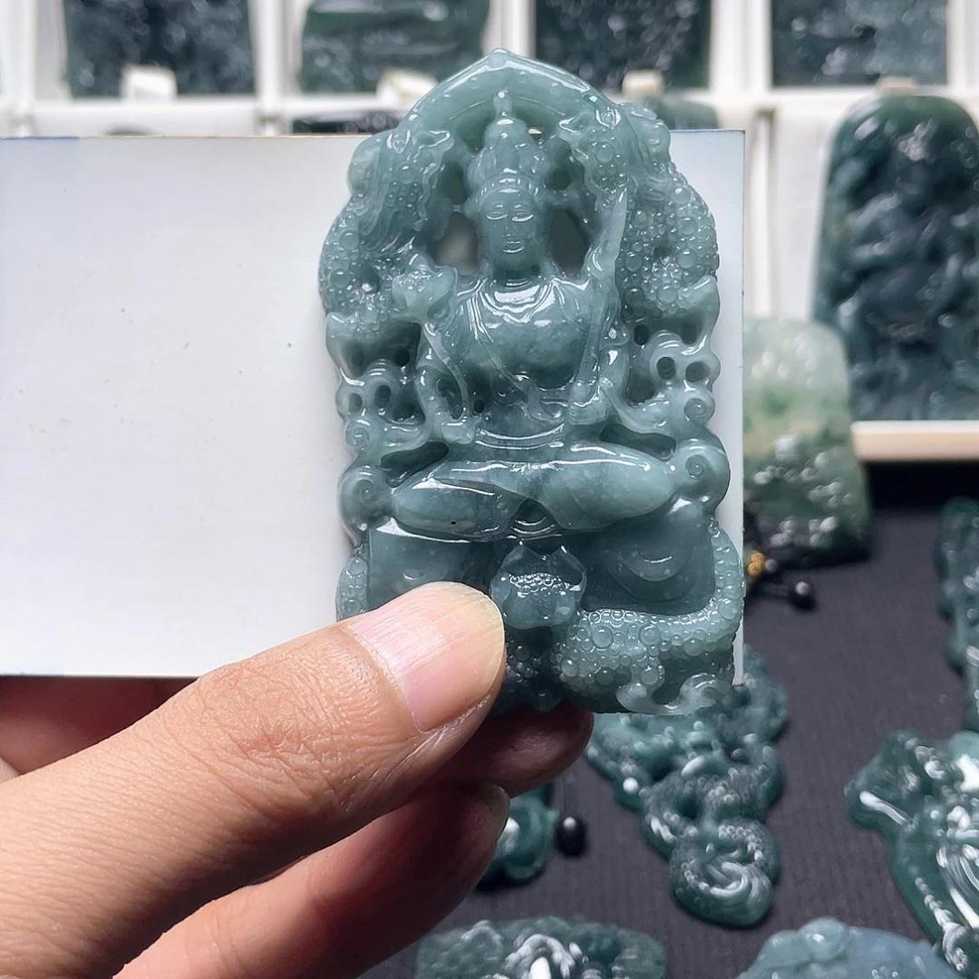 翡翠未镶嵌颈饰虚空菩萨