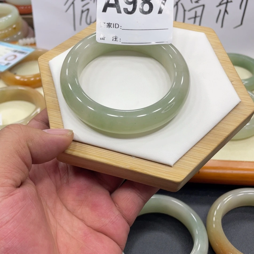 石英岩玉手镯未镶嵌