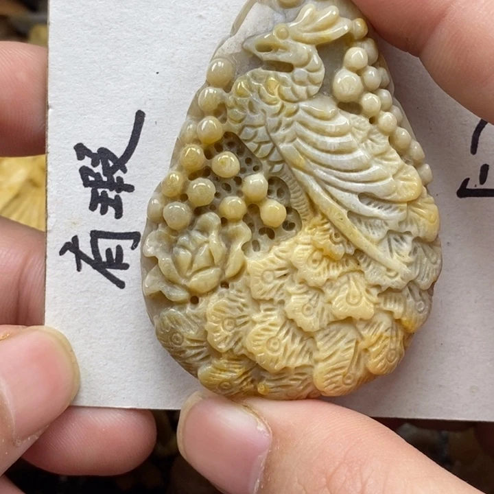 硅化珊瑚（珊瑚玉）未镶嵌颈饰