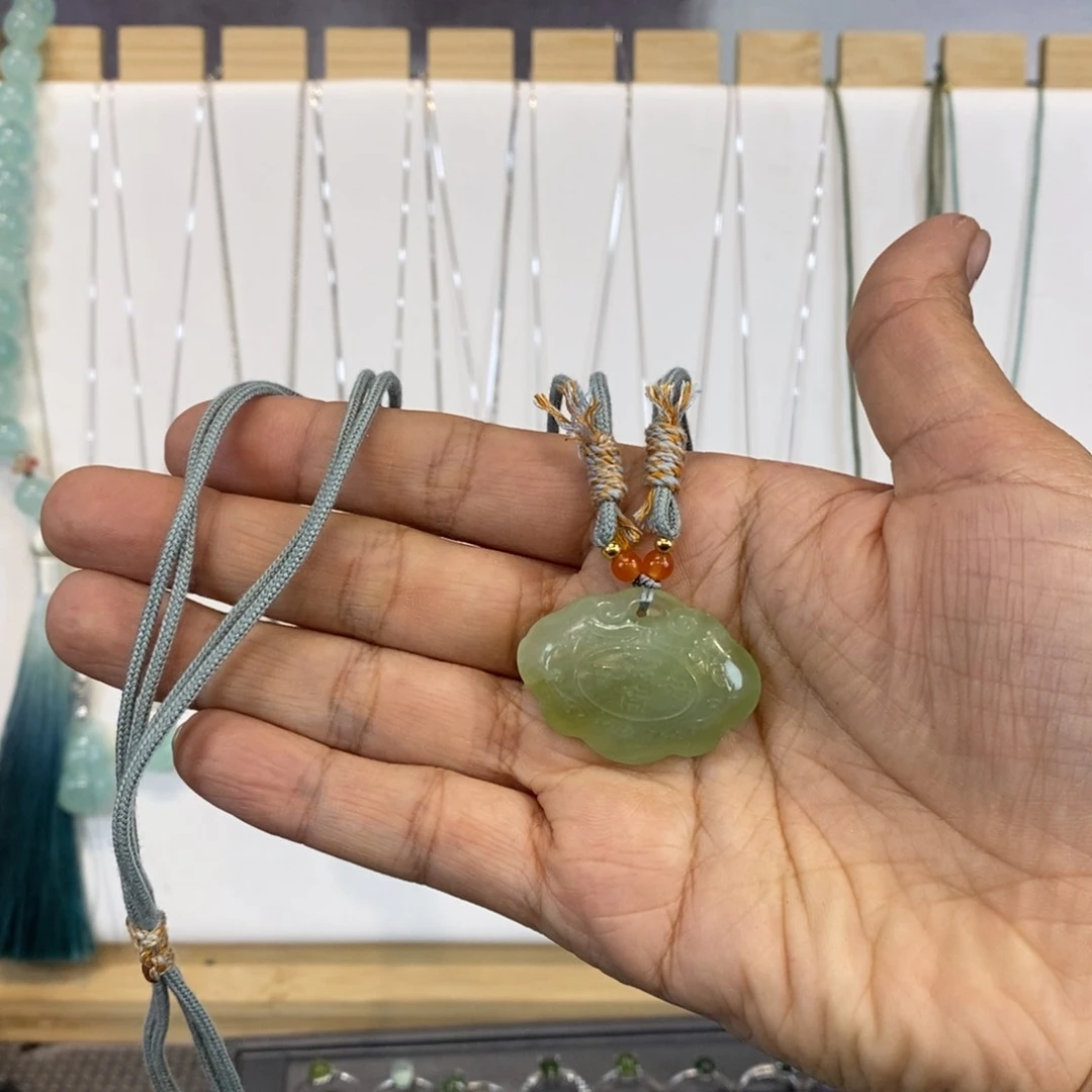 岫玉颈饰未镶嵌岫玉