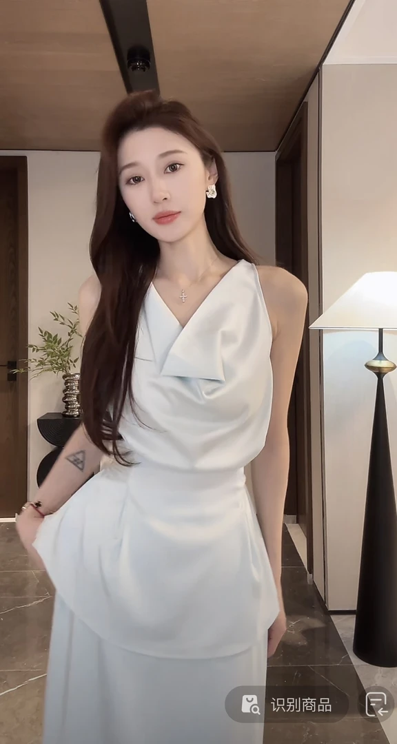 【十七专属】半熟轻奢气质设计感荡领无袖上衣修身显瘦套装