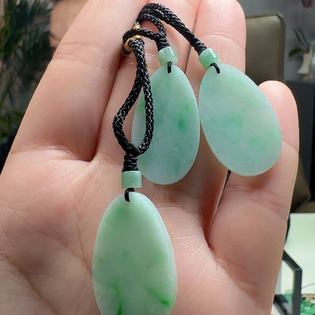 翡翠吊坠(赠链)未镶嵌多样性发货其一