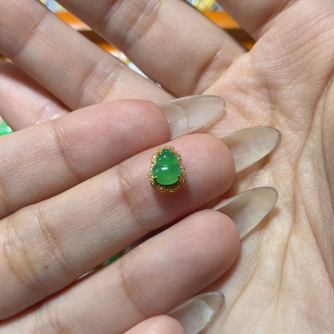 【闪购商品】颈饰18K金镶嵌翡翠