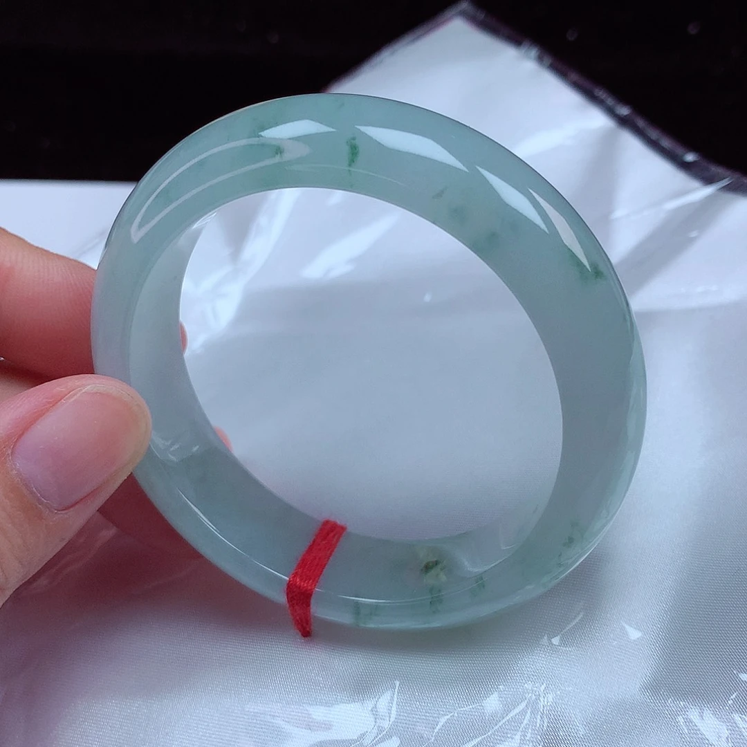 翡翠手镯未镶嵌54圈