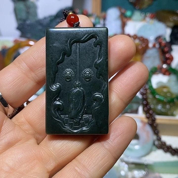 翡翠未镶嵌吊坠(赠链)