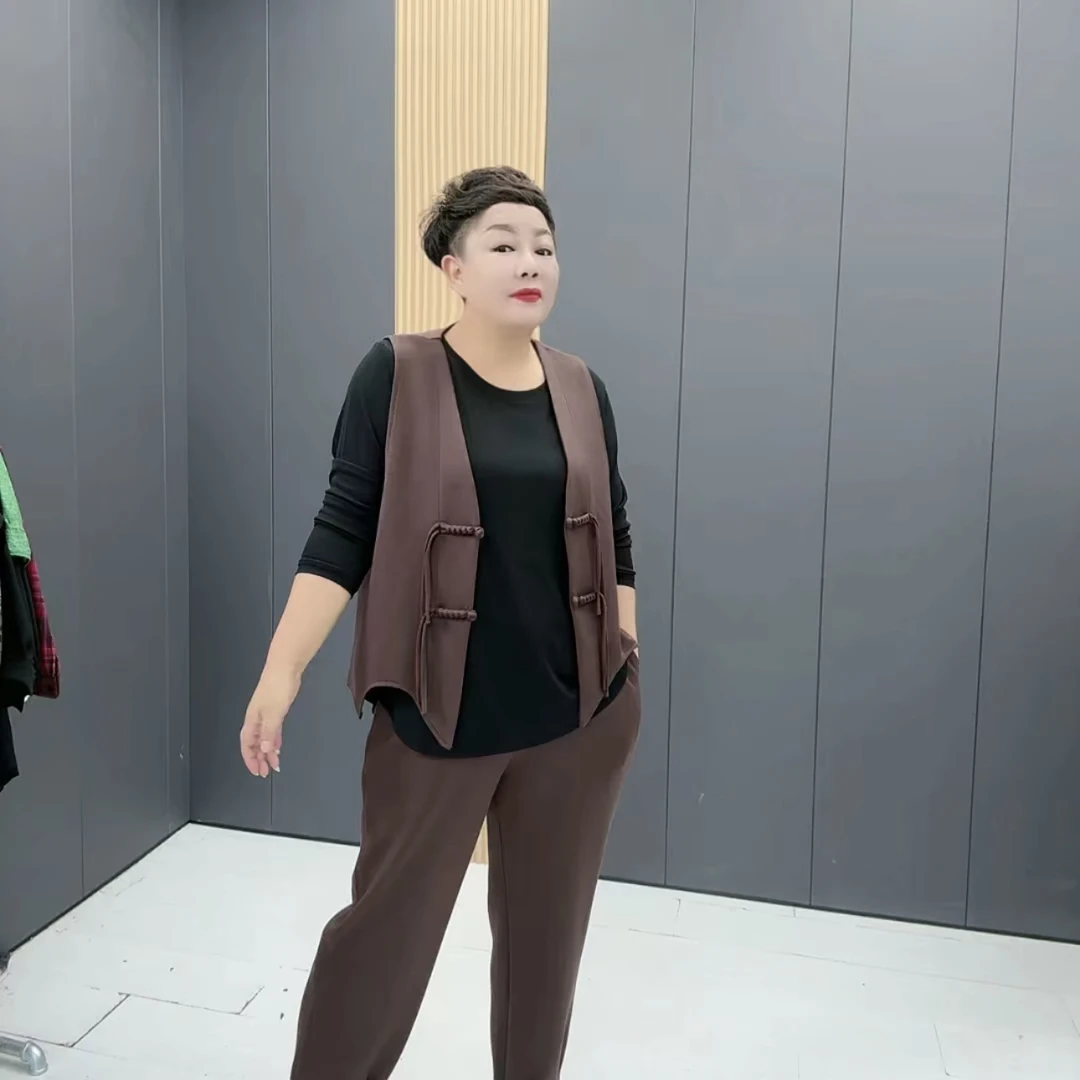 6605*时尚大码休闲显瘦女士三件套圆领长袖衫马甲套装