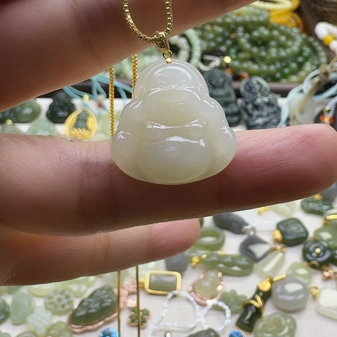 和田玉18K金镶嵌颈饰吊坠