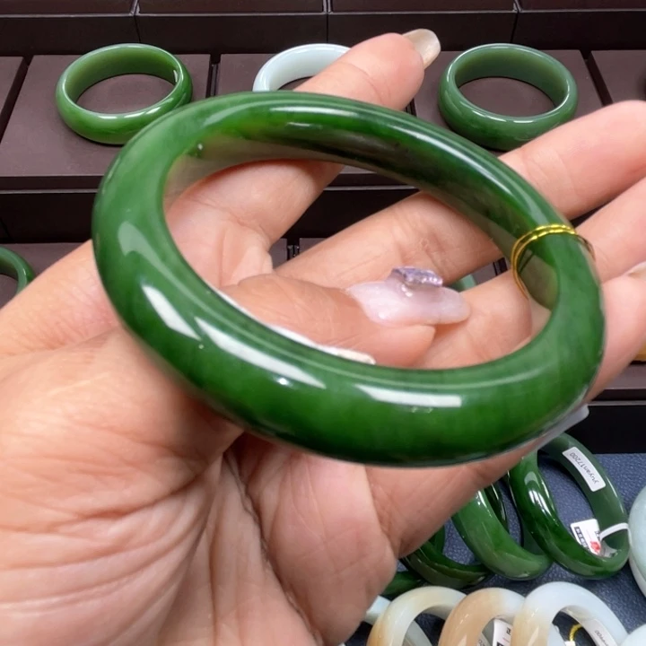 和田玉（碧玉）未镶嵌手镯