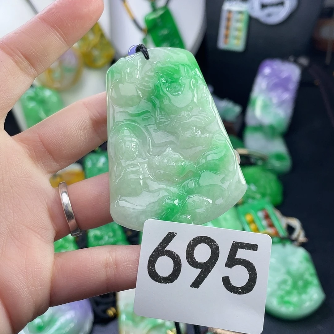 翡翠未镶嵌吊坠(赠链)