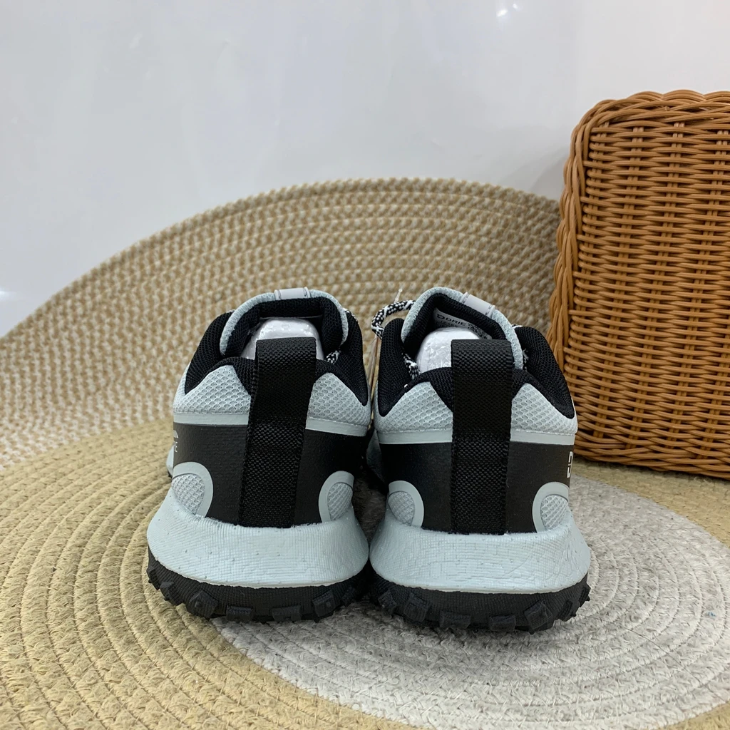 J221（运动码）男女鞋 冬季新款低帮系带轻便舒适防滑户外徒步鞋