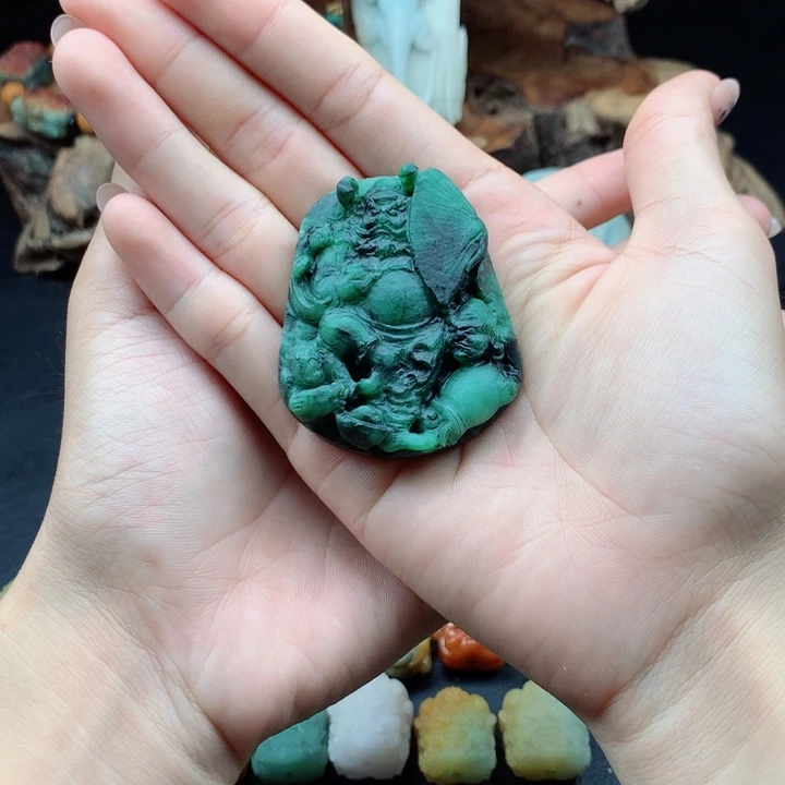 定制翡翠未镶嵌佛***?翡翠