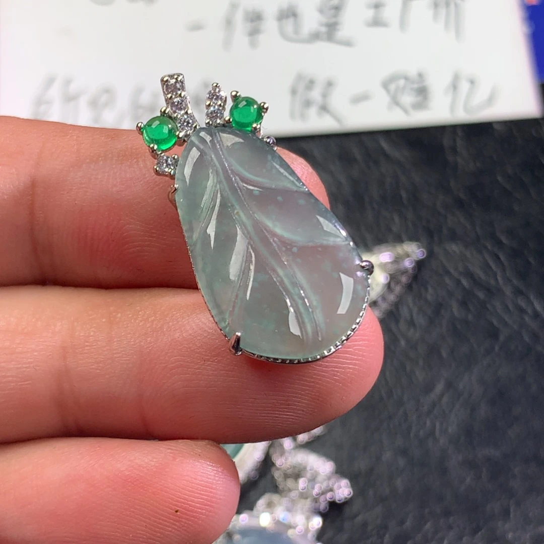 翡翠未镶嵌颈饰芭蕉叶