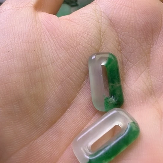 石英质玉（非洲翠）合金颈饰