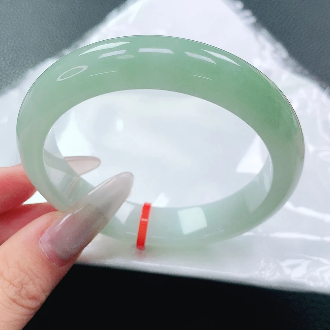翡翠手镯未镶嵌55圈