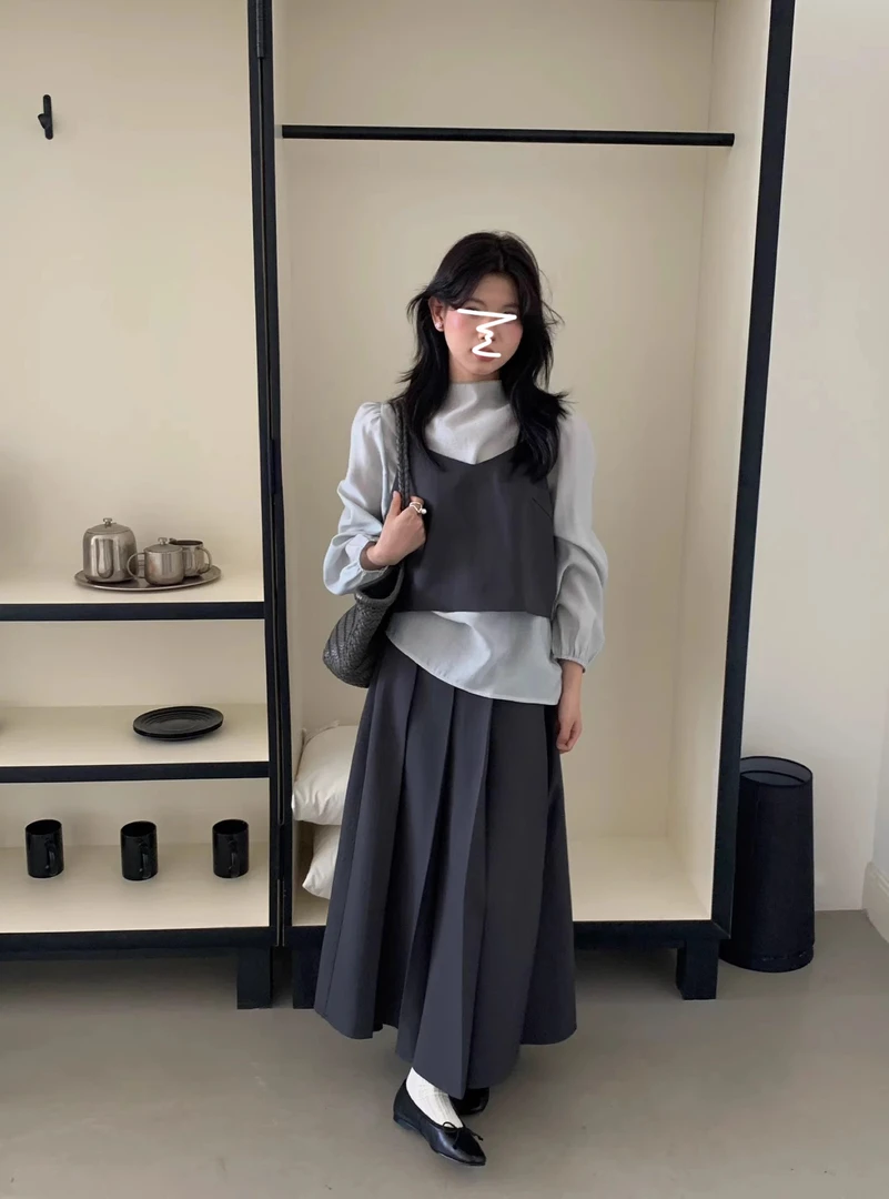 极简风清冷松弛感套装半高领衬衫吊带上衣女秋季百褶半身裙三件套