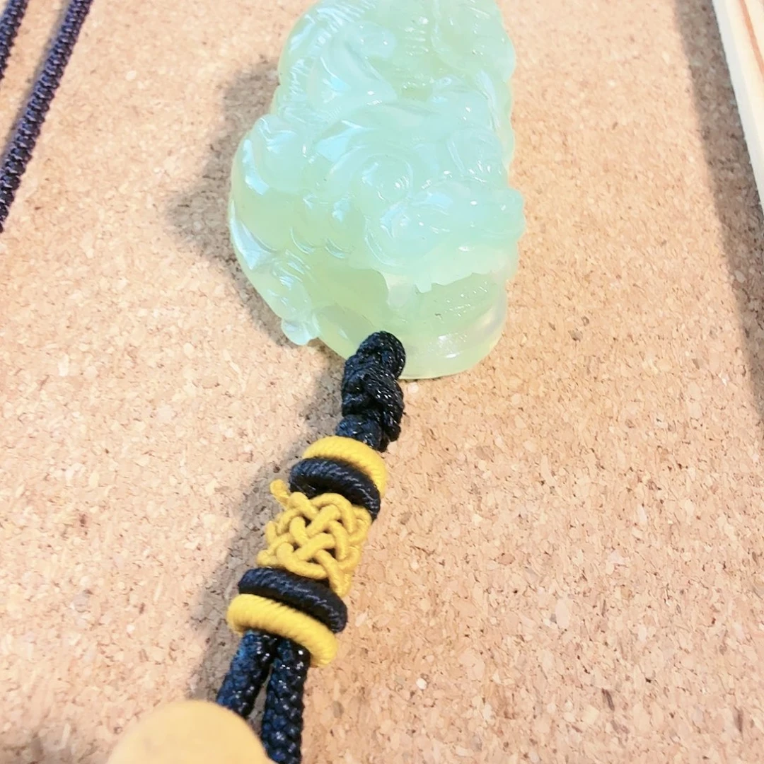 蛇纹石玉颈饰未镶嵌貔貅公