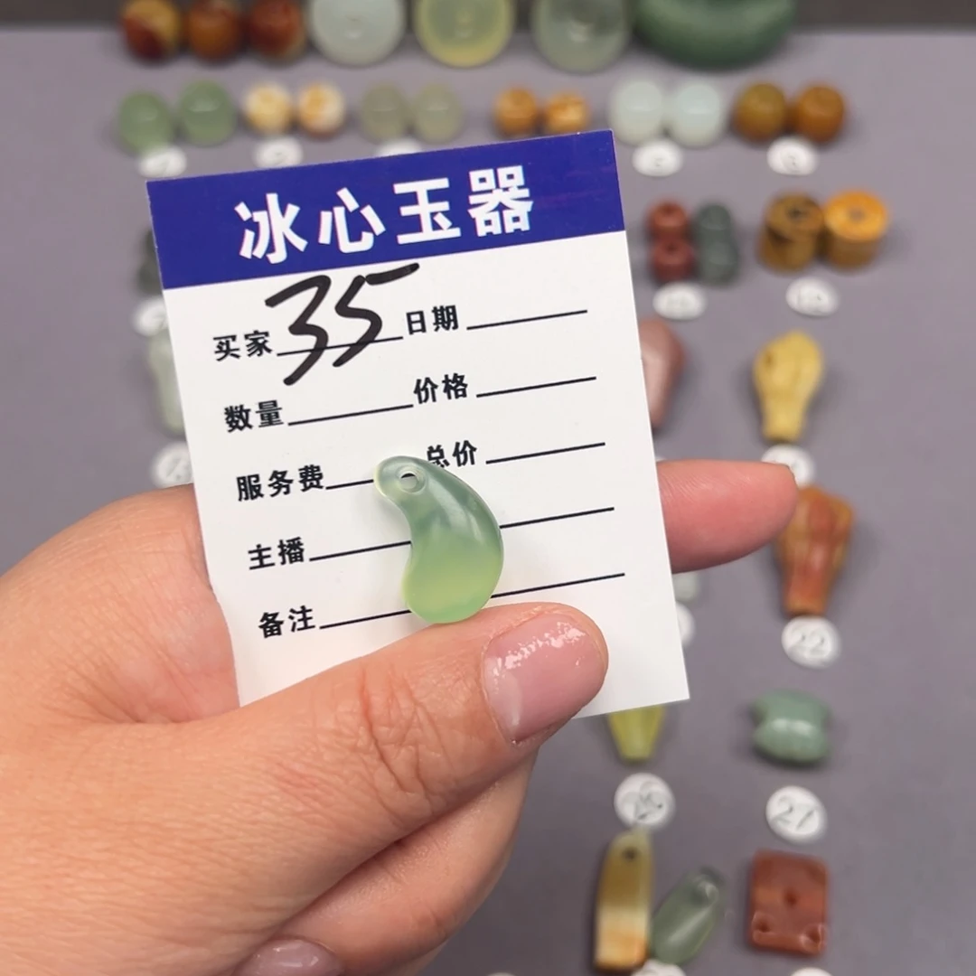 蛇纹石玉颈饰未镶嵌坚**行