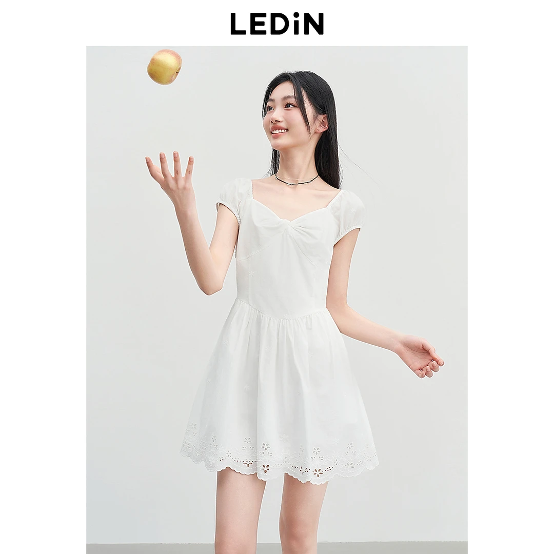 乐町初恋小白裙25夏季新款精致绣花连衣裙遮肉小泡泡袖蝴蝶结短裙