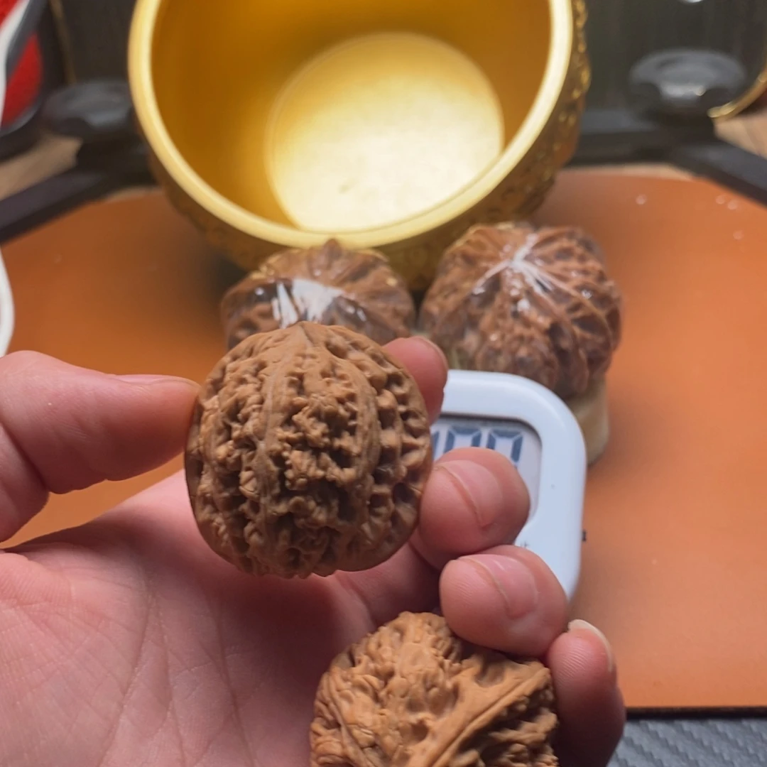 懒***洋大叶紫檀（黑酸枝木类）