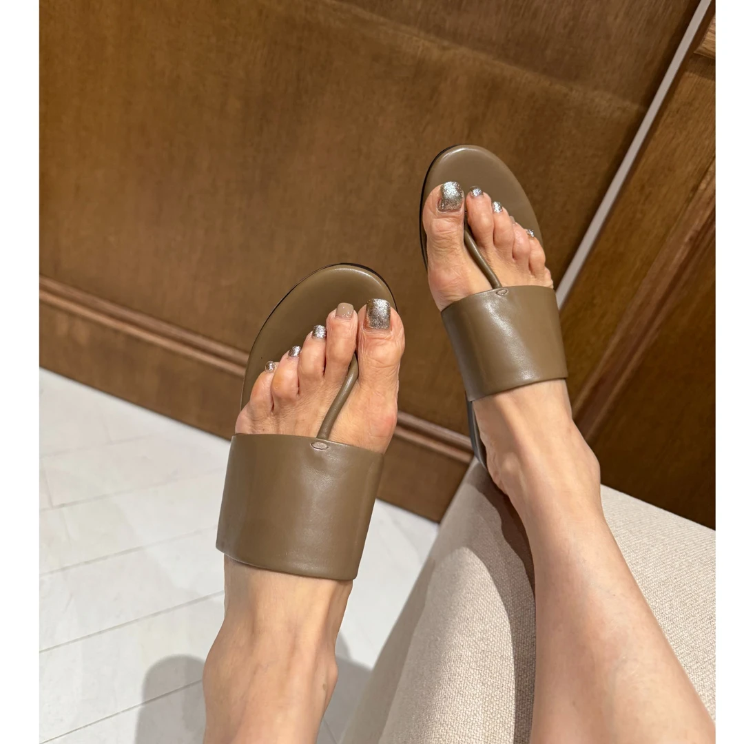 COCOLINDA |Row 牛皮法式夹趾平底凉鞋X2567