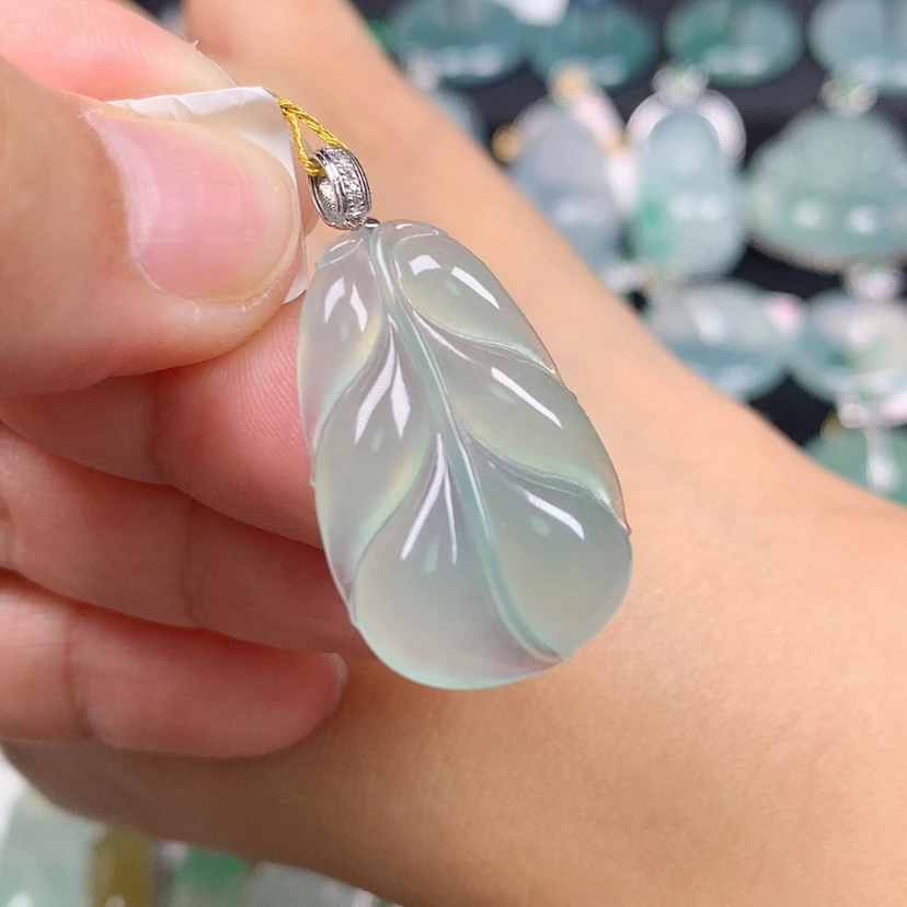 【闪购商品】翡翠颈饰18K金镶嵌叶子