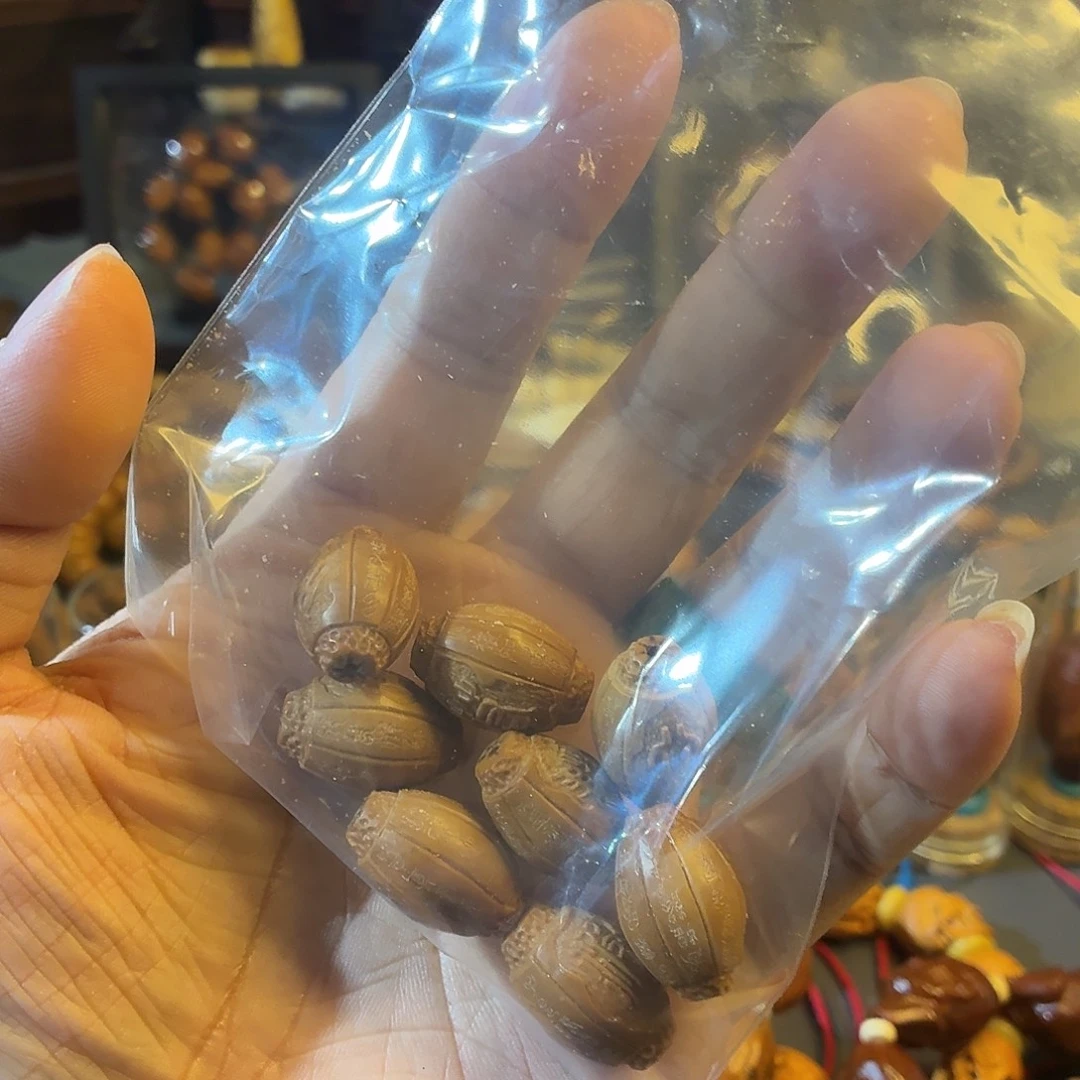 大****橄榄核雕刻心经手工