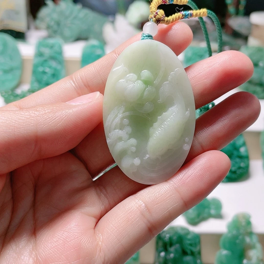 独山玉未镶嵌颈饰鱼*苏