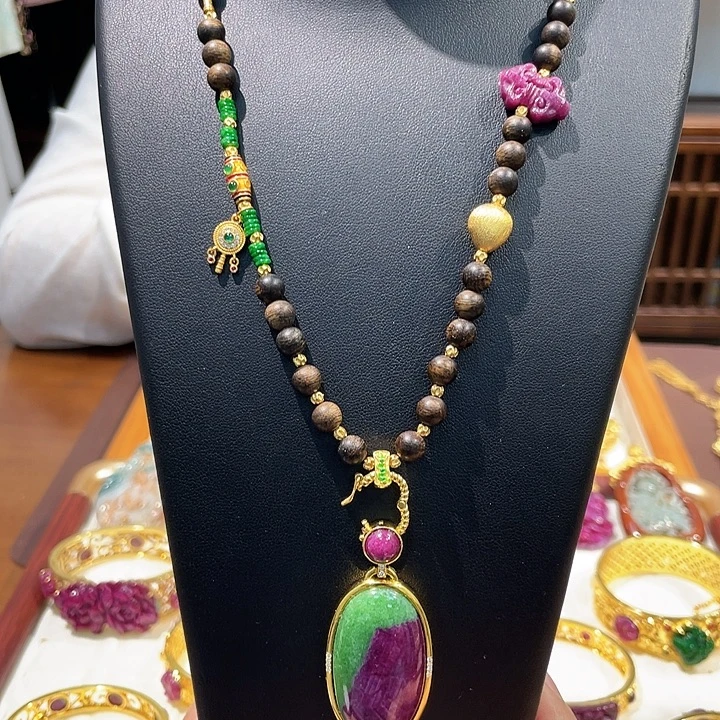 锦纶非金属红宝吊坠