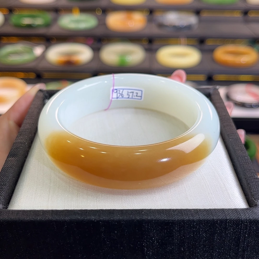 和田玉未镶嵌手镯  糖白宽版 糖色超细腻57