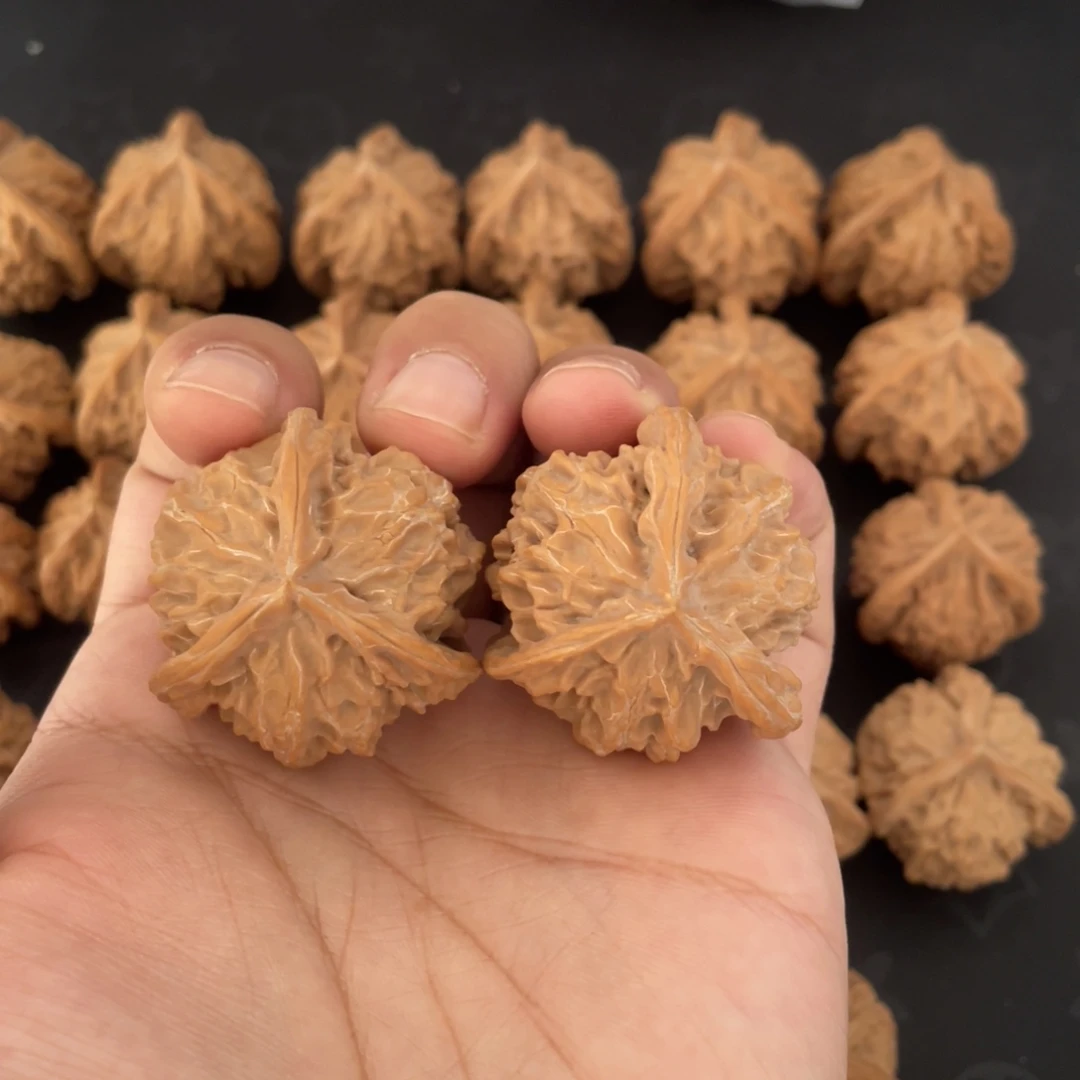 桃核把件A163盘山三棱正奔4.0尺寸3.5高飞全品白茬