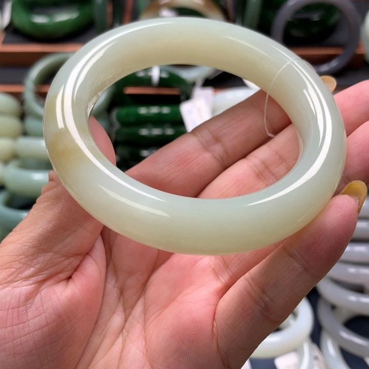 【闪购商品】未镶嵌手镯和田玉