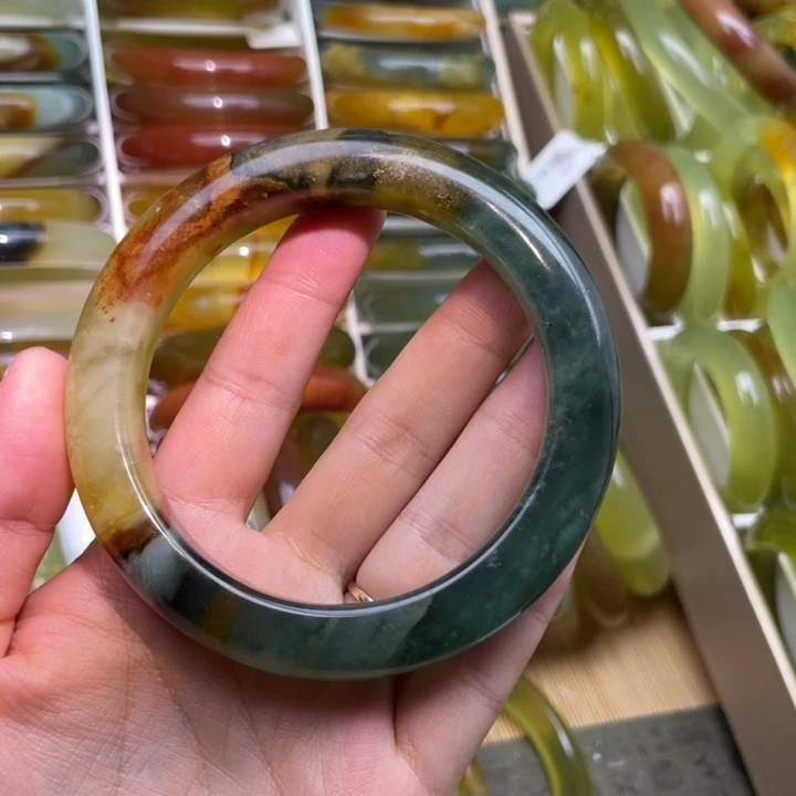 蛇纹石玉未镶嵌手镯甲*人