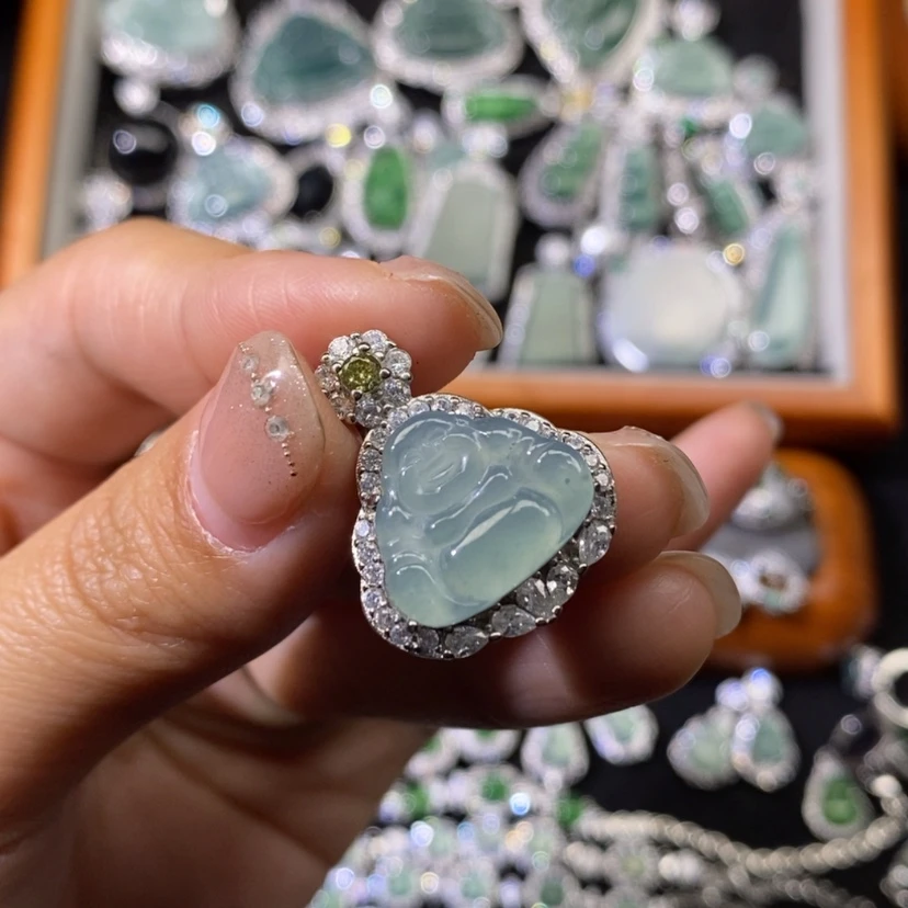 【闪购商品】翡翠颈饰未镶嵌天然