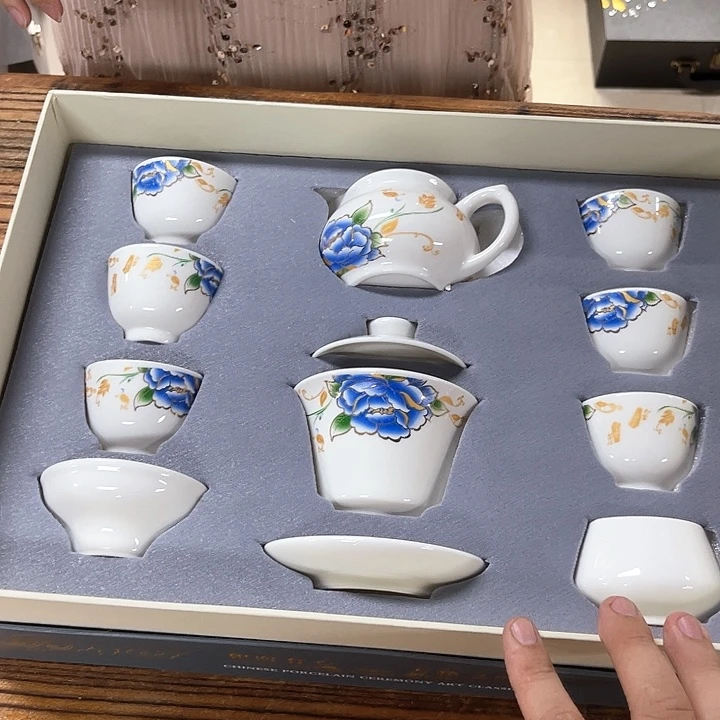 孤品茶具套装等。
