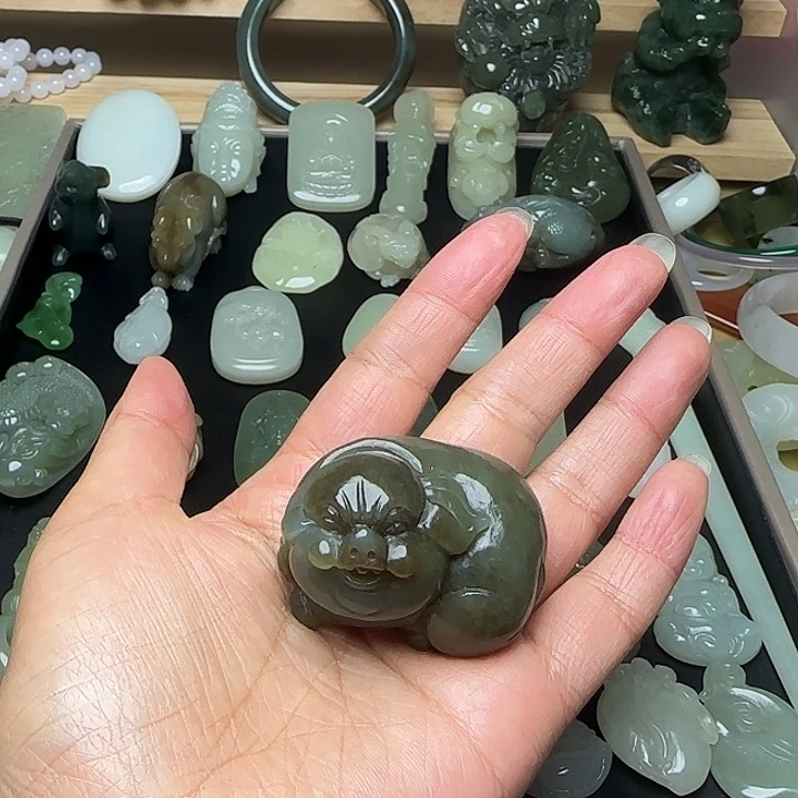 和田玉未镶嵌把件