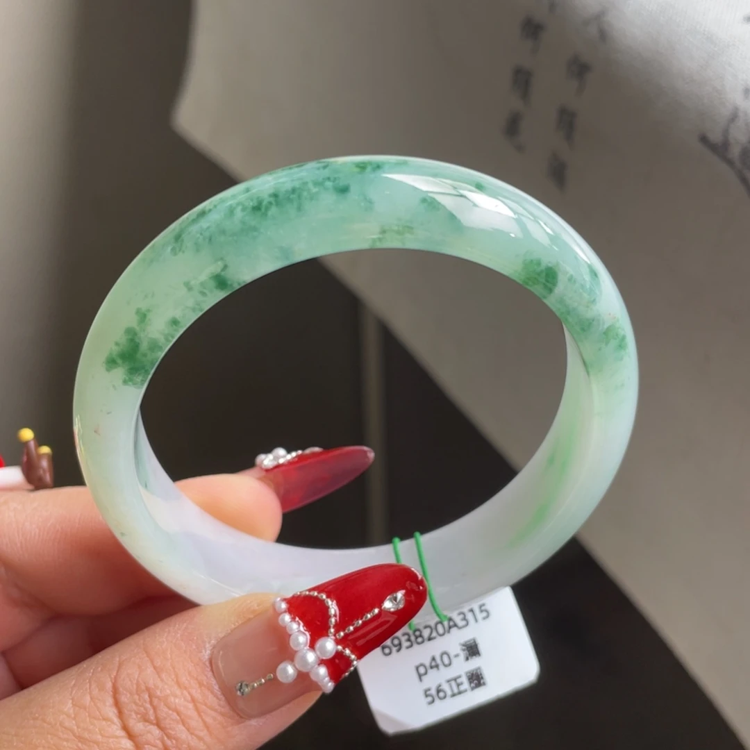 翡翠未镶嵌手镯牛奶白飘绿花正圈手镯