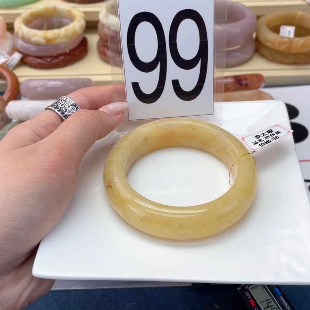 石英岩玉未镶嵌手镯