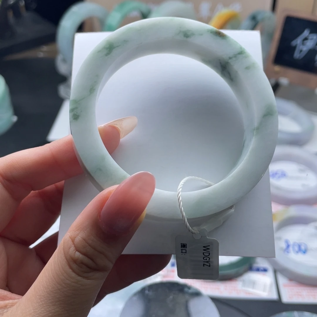 定制翡翠未镶嵌翡翠手镯基地质检发货