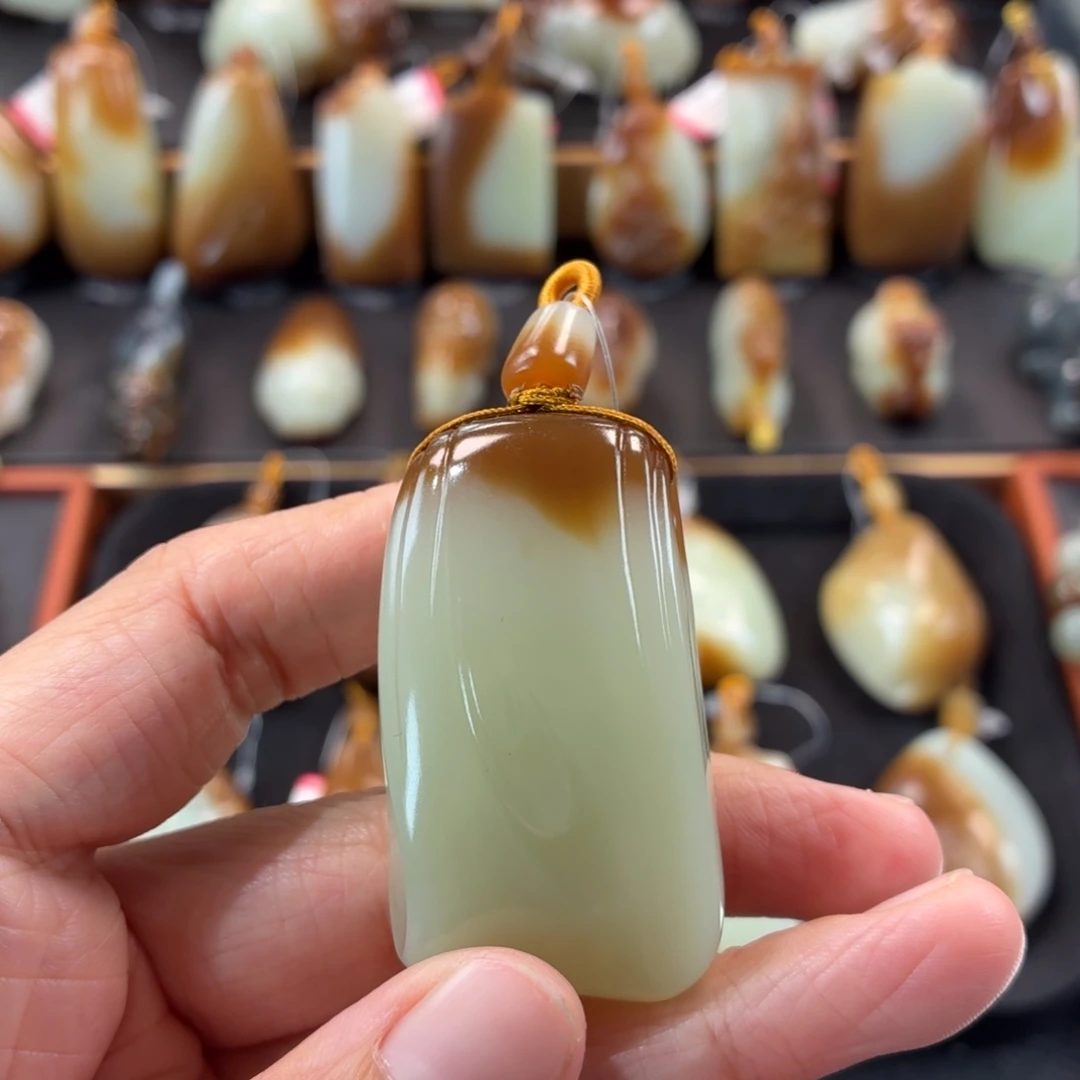 ****辉颈饰未镶嵌和田玉