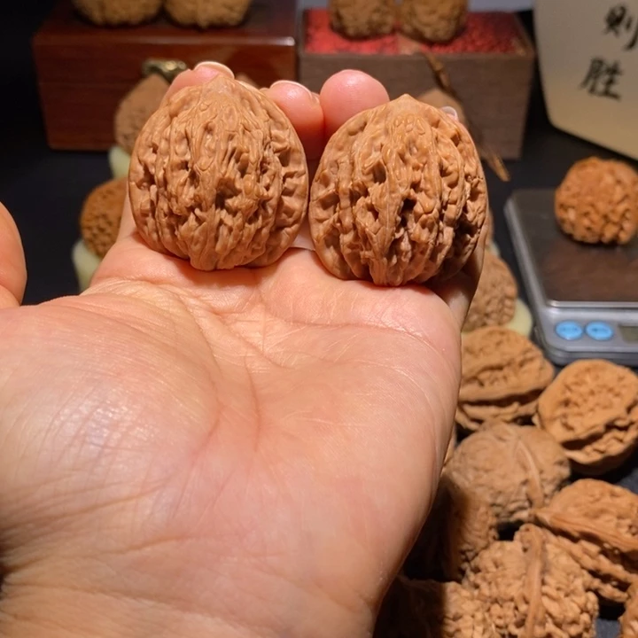 沈***琬文玩核桃吊坠麦穗虎头
