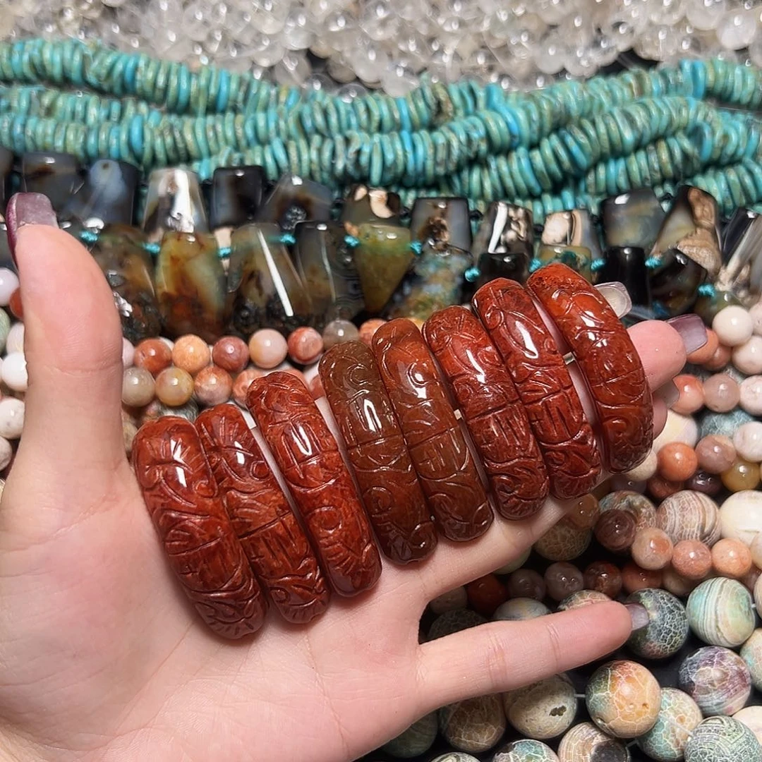 玛瑙/玉髓合金珠宝半成品M328。天然红翡吊坠一个