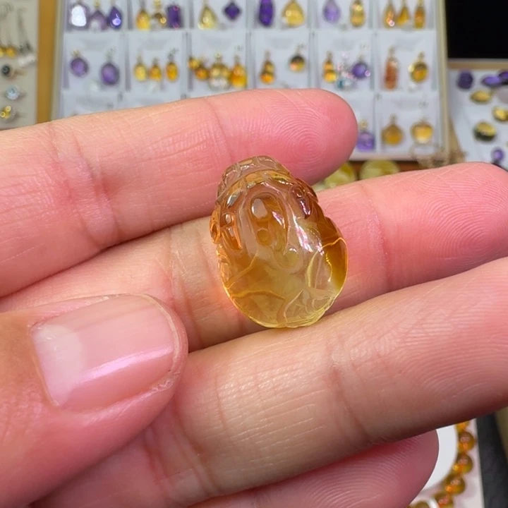 未镶嵌黄晶颈饰吊坠