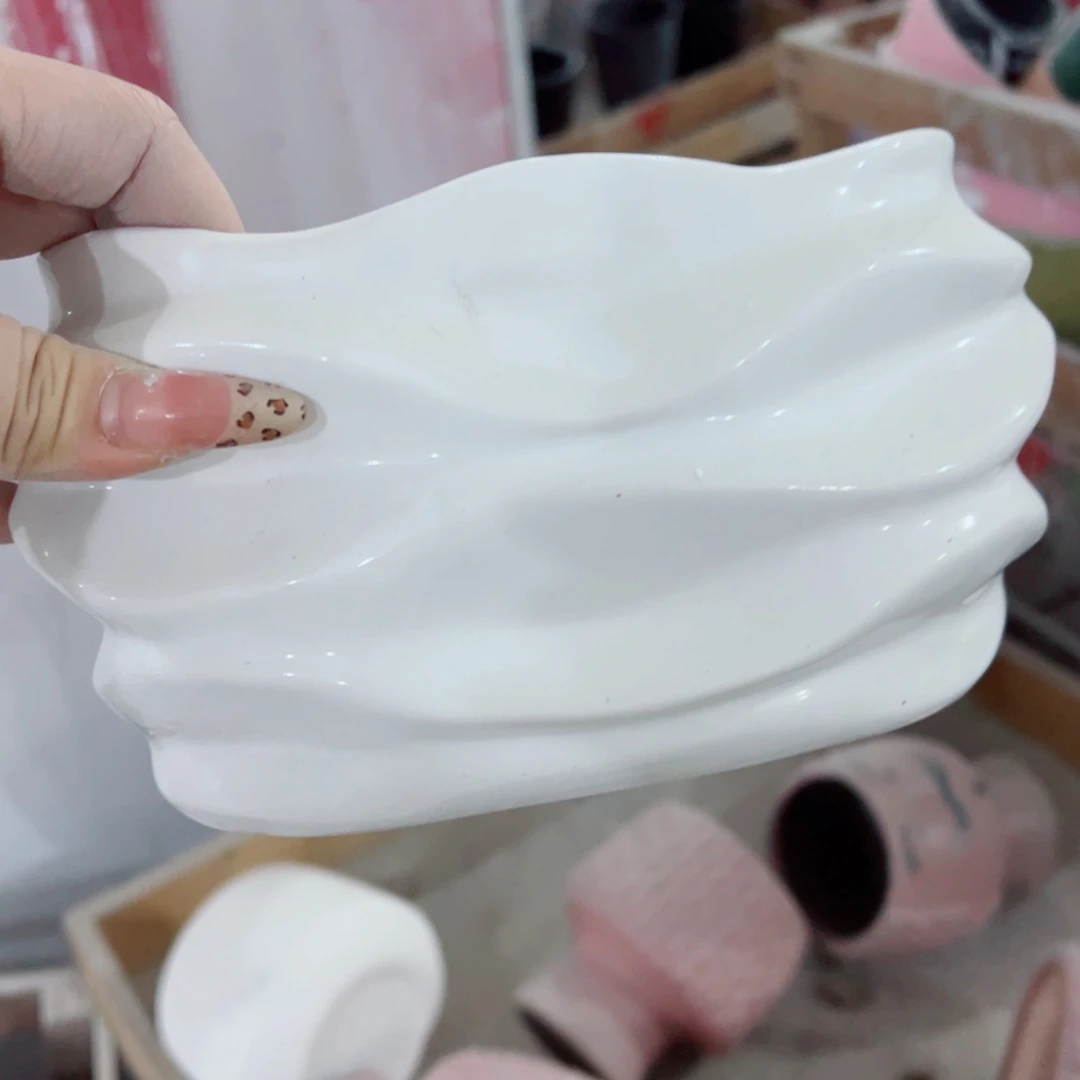 有孔，陶瓷花盆满10米包邮发货。