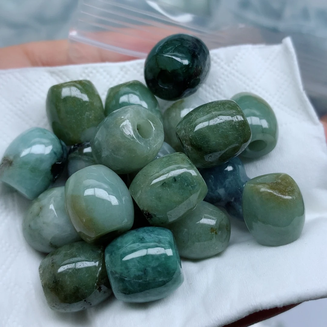 翡翠未镶嵌颈饰吊坠