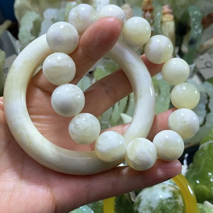 未镶嵌岫玉手镯60