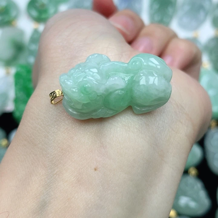 翡翠颈饰18K金镶嵌天然翡翠a货